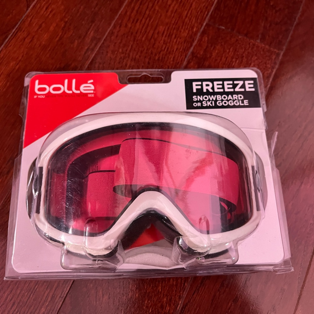 Snowboard or ski goggle new